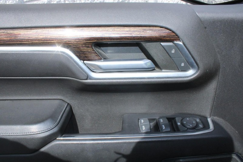 GMC Sierra 1500 Vehicle Full-screen Gallery Image 14