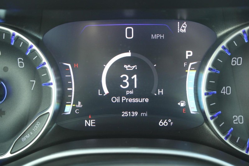 Chrysler Pacifica Vehicle Full-screen Gallery Image 18