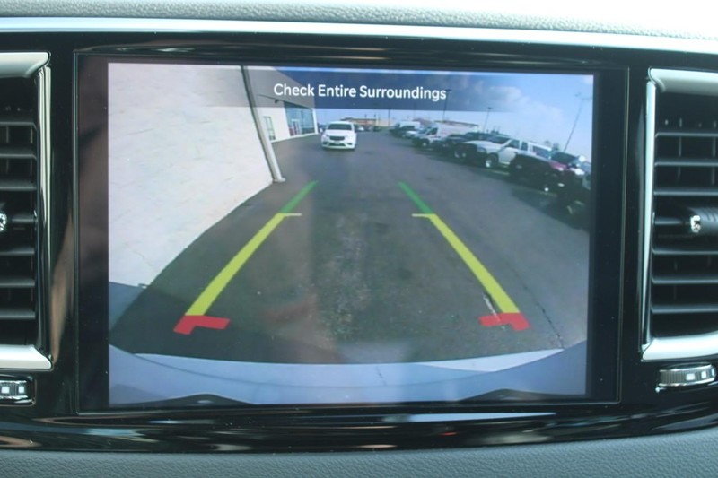 Chrysler Pacifica Vehicle Full-screen Gallery Image 19