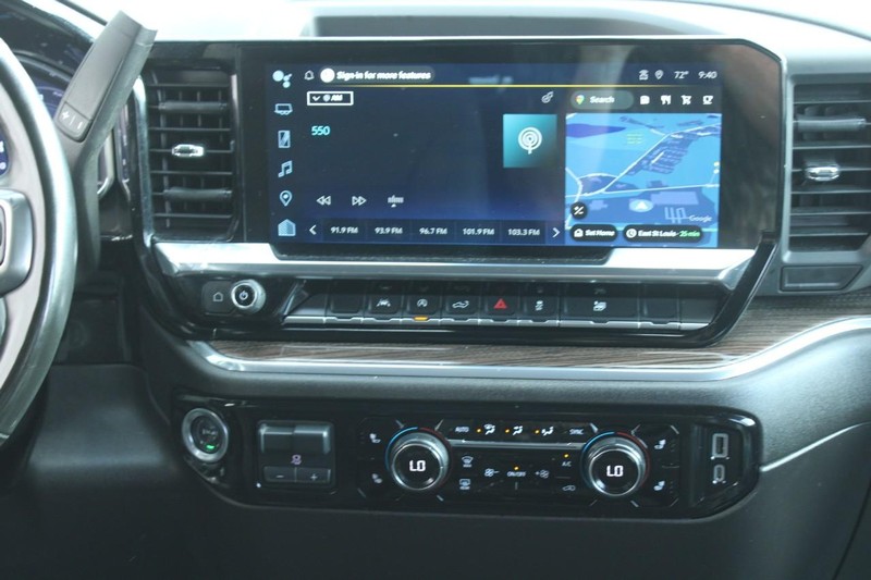 Chevrolet Silverado 1500 Vehicle Full-screen Gallery Image 12