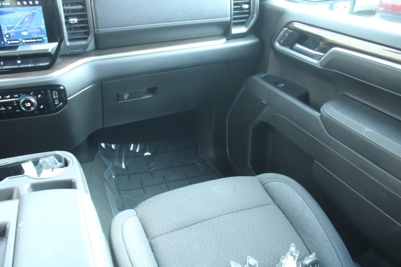 Chevrolet Silverado 1500 Vehicle Full-screen Gallery Image 13