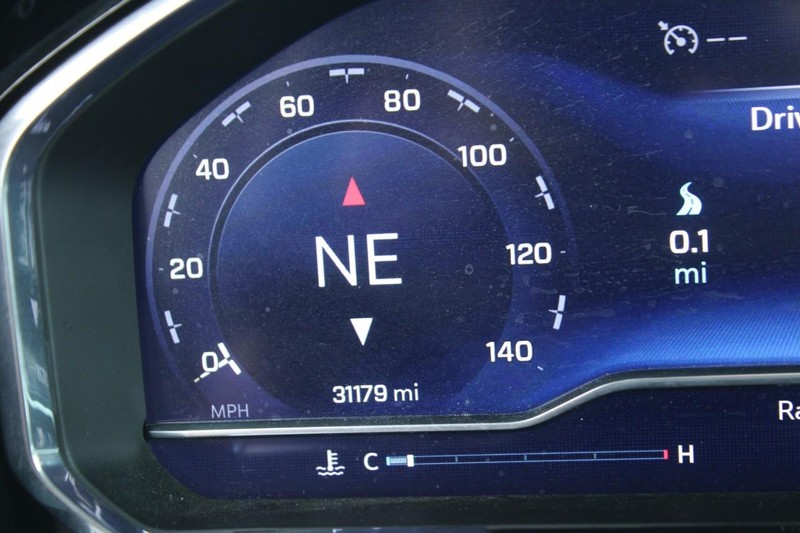 Chevrolet Silverado 1500 Vehicle Full-screen Gallery Image 18