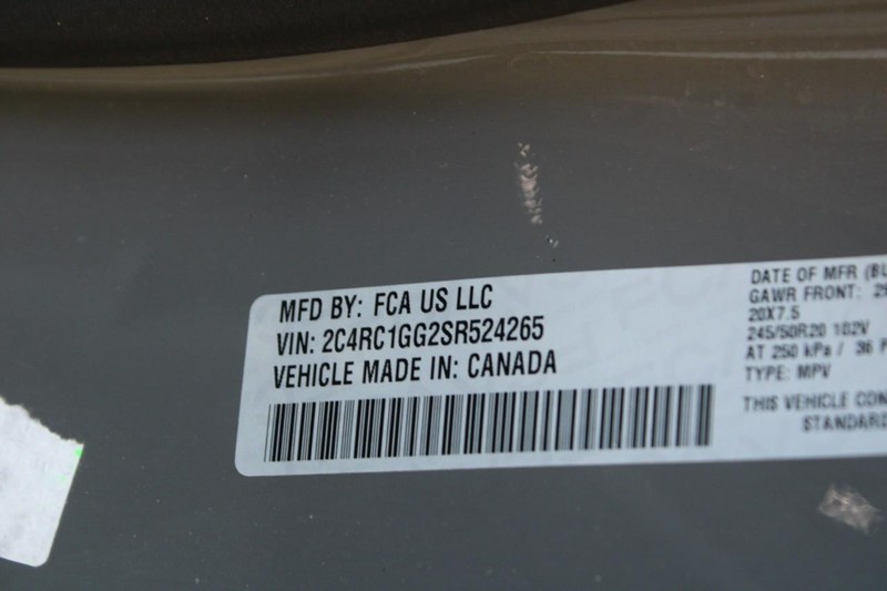 Chrysler Pacifica Vehicle Full-screen Gallery Image 16