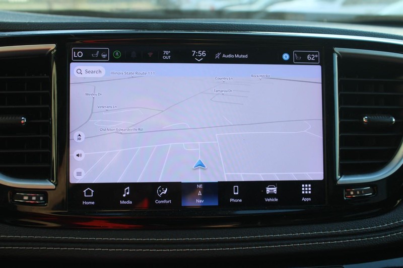 Chrysler Pacifica Vehicle Full-screen Gallery Image 19