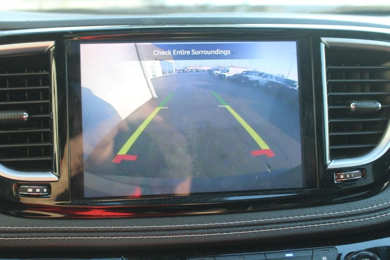 Chrysler Pacifica Vehicle Full-screen Gallery Image 20