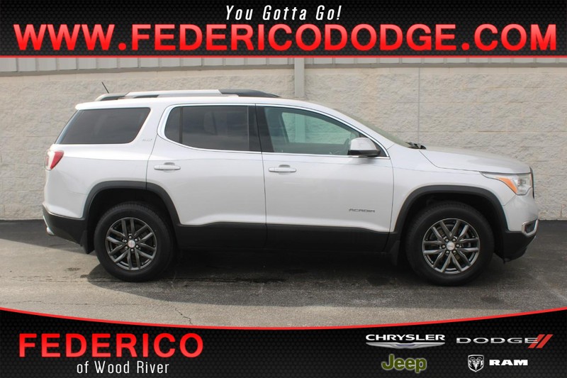 GMC Acadia Vehicle Full-screen Gallery Image 01