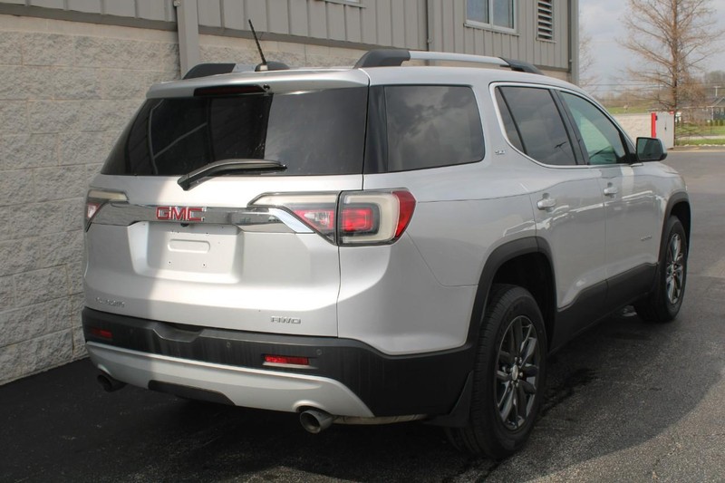 GMC Acadia Vehicle Full-screen Gallery Image 03