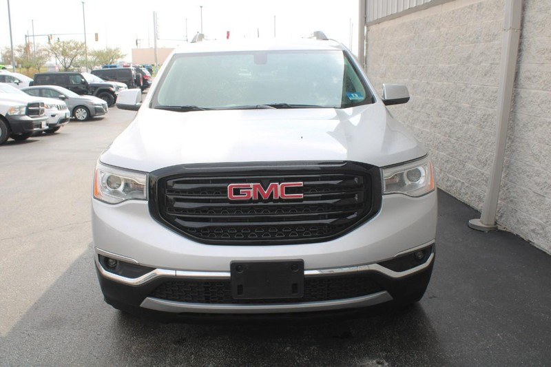 GMC Acadia Vehicle Full-screen Gallery Image 08