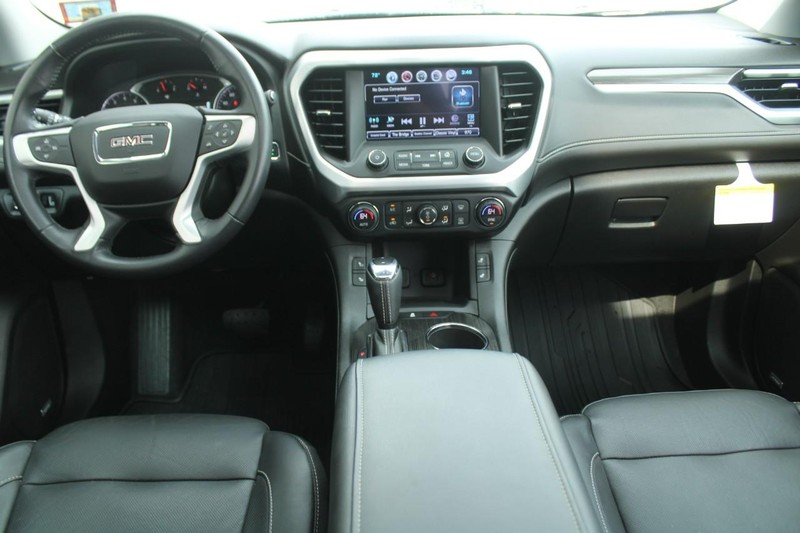 GMC Acadia Vehicle Full-screen Gallery Image 10