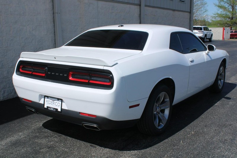 Dodge Challenger Vehicle Full-screen Gallery Image 03