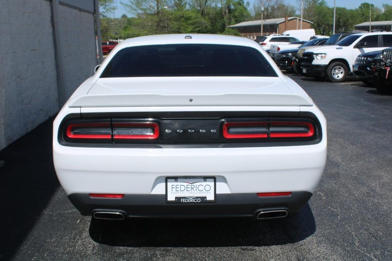 Dodge Challenger Vehicle Full-screen Gallery Image 04