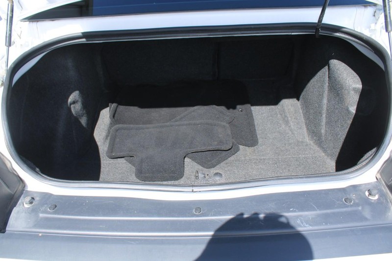 Dodge Challenger Vehicle Full-screen Gallery Image 06