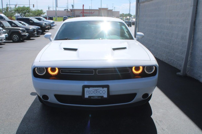 Dodge Challenger Vehicle Full-screen Gallery Image 08