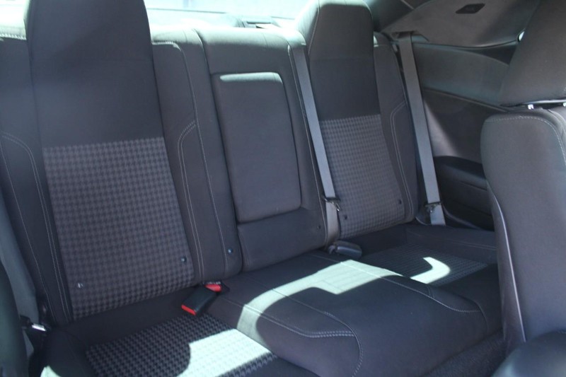 Dodge Challenger Vehicle Full-screen Gallery Image 10