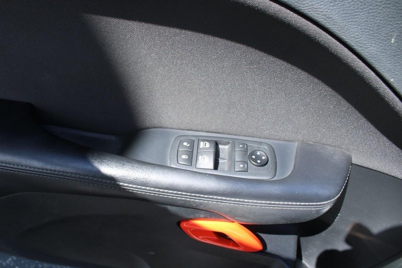 Dodge Challenger Vehicle Full-screen Gallery Image 13