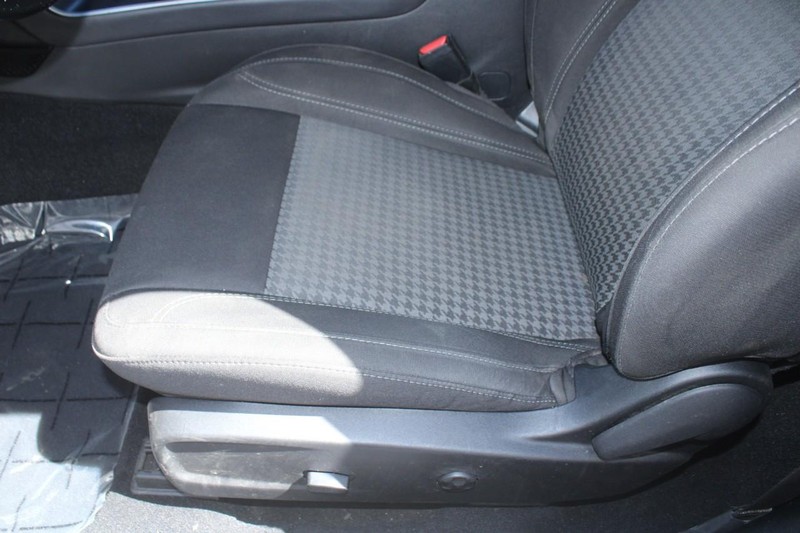 Dodge Challenger Vehicle Full-screen Gallery Image 14