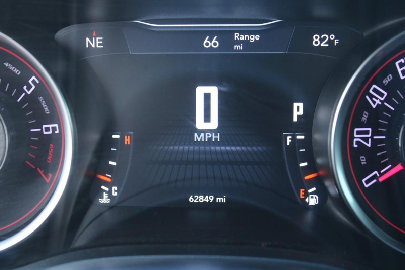 Dodge Challenger Vehicle Full-screen Gallery Image 17