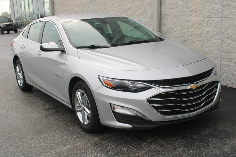 Chevrolet Malibu Vehicle Full-screen Gallery Image 02