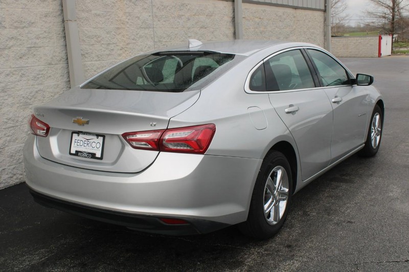 Chevrolet Malibu Vehicle Full-screen Gallery Image 03