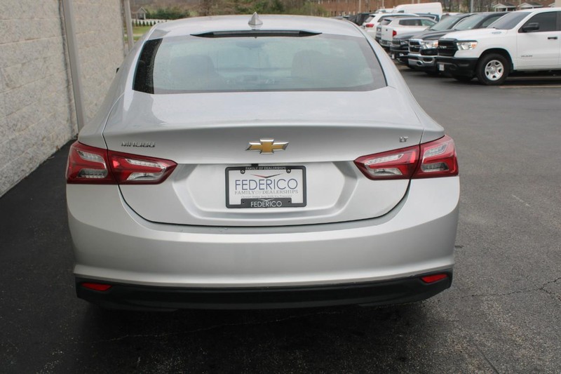 Chevrolet Malibu Vehicle Full-screen Gallery Image 04
