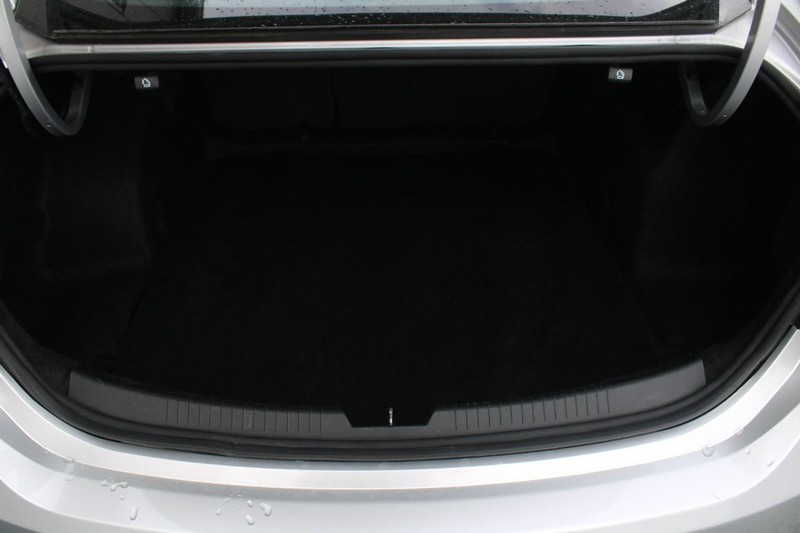 Chevrolet Malibu Vehicle Full-screen Gallery Image 06