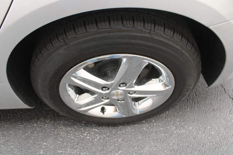 Chevrolet Malibu Vehicle Full-screen Gallery Image 07