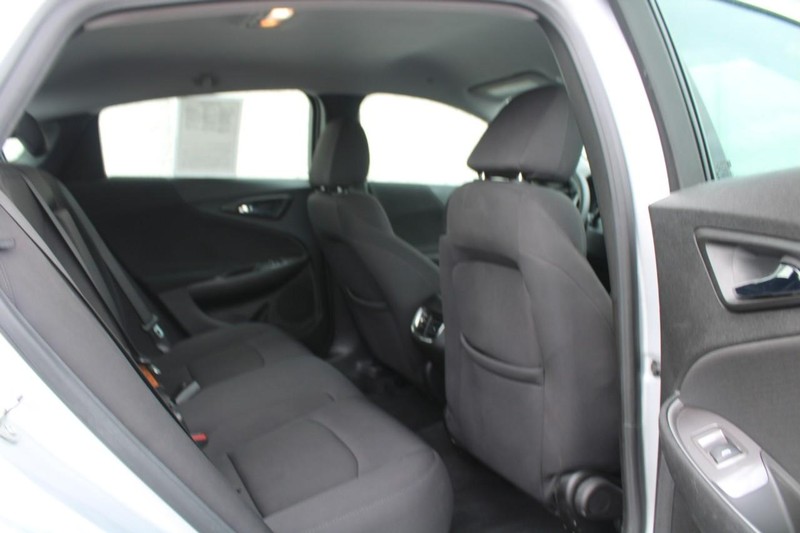 Chevrolet Malibu Vehicle Full-screen Gallery Image 09