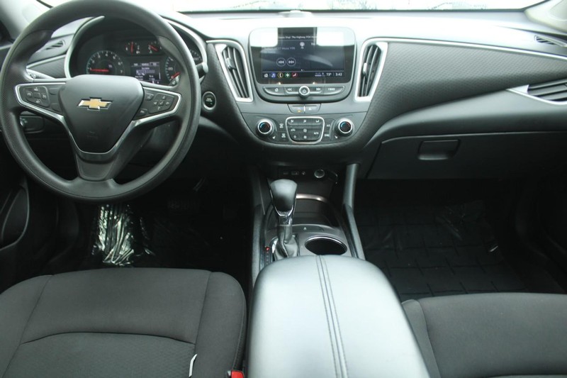 Chevrolet Malibu Vehicle Full-screen Gallery Image 10