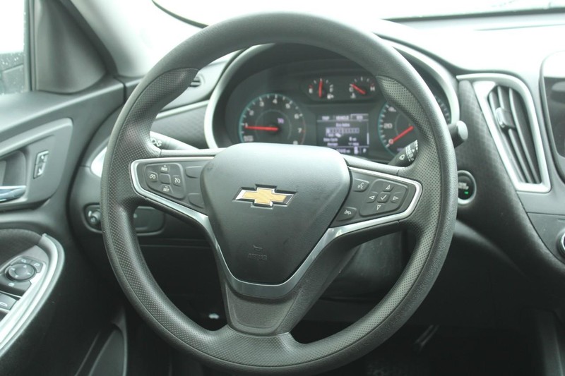 Chevrolet Malibu Vehicle Full-screen Gallery Image 11