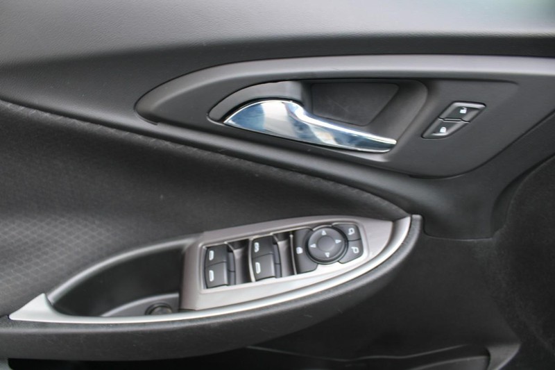 Chevrolet Malibu Vehicle Full-screen Gallery Image 14