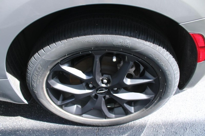 Chrysler Pacifica Vehicle Full-screen Gallery Image 07