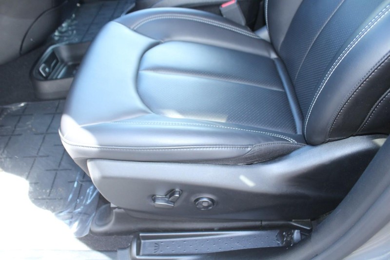 Chrysler Pacifica Vehicle Full-screen Gallery Image 15