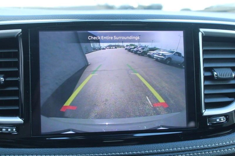 Chrysler Pacifica Vehicle Full-screen Gallery Image 19