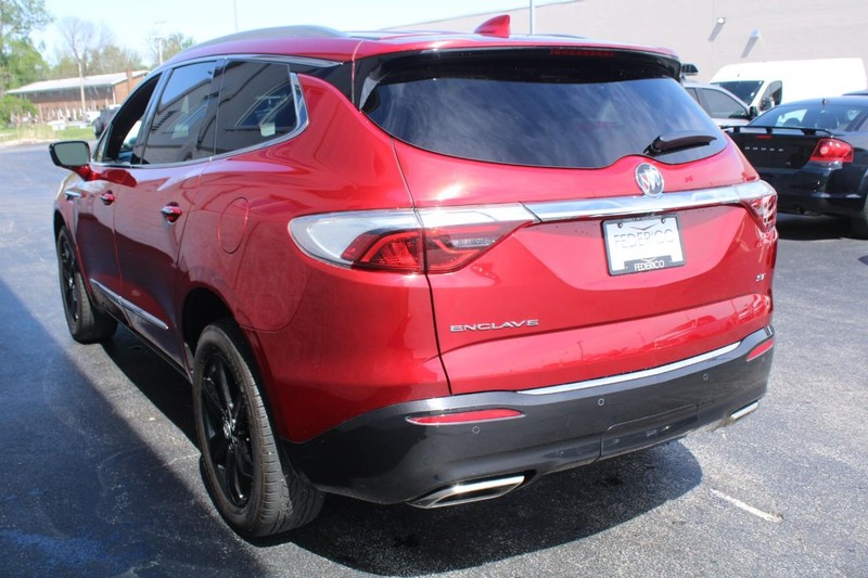 Buick Enclave Vehicle Full-screen Gallery Image 05