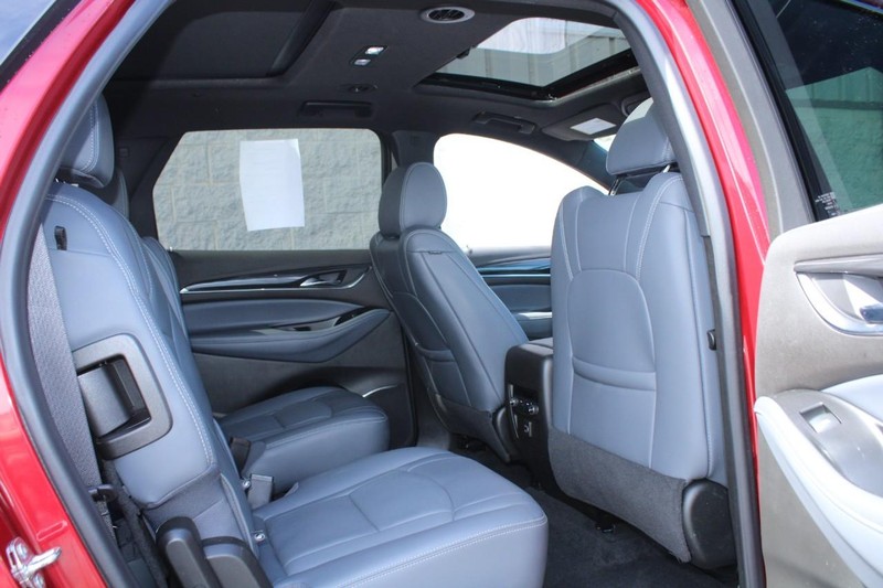 Buick Enclave Vehicle Full-screen Gallery Image 09