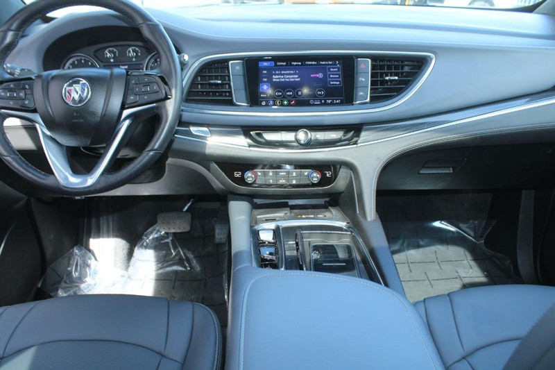 Buick Enclave Vehicle Full-screen Gallery Image 10