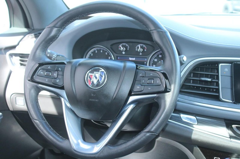 Buick Enclave Vehicle Full-screen Gallery Image 11