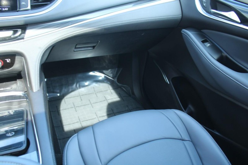 Buick Enclave Vehicle Full-screen Gallery Image 13