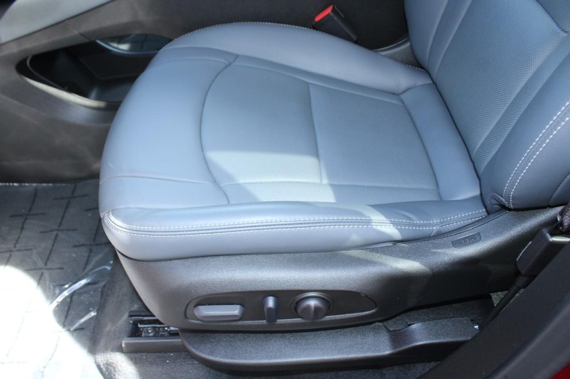 Buick Enclave Vehicle Full-screen Gallery Image 15