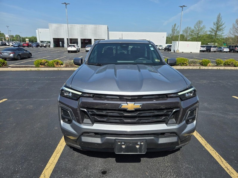 Chevrolet Colorado Vehicle Full-screen Gallery Image 02