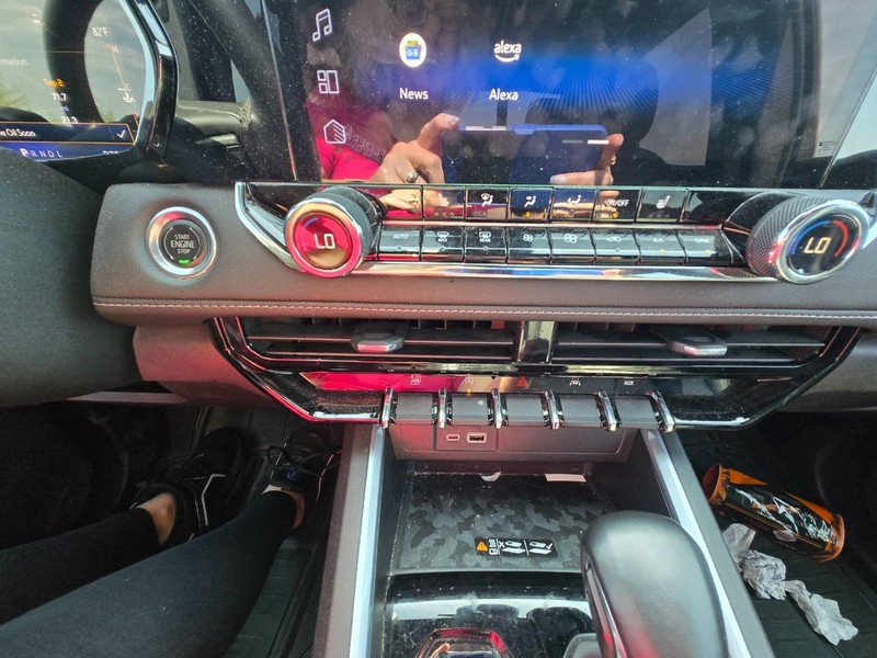 Chevrolet Colorado Vehicle Full-screen Gallery Image 09