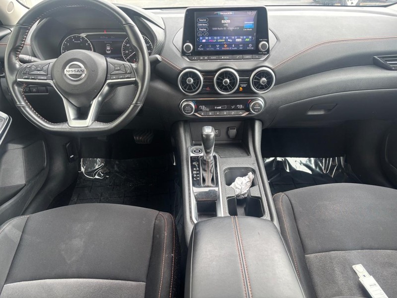 Nissan Sentra Vehicle Full-screen Gallery Image 10