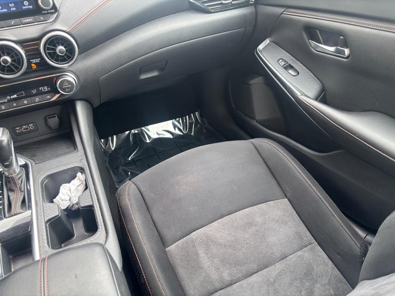 Nissan Sentra Vehicle Full-screen Gallery Image 13