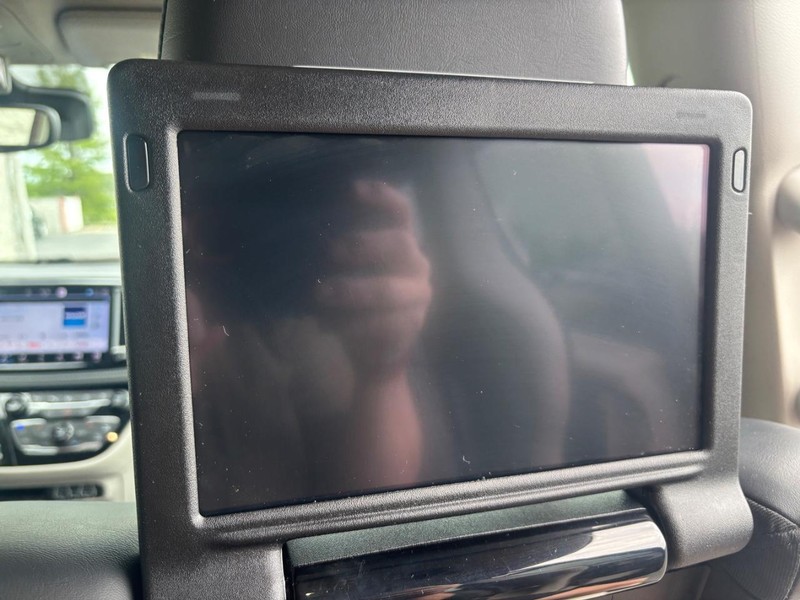 Chrysler Pacifica Vehicle Full-screen Gallery Image 10