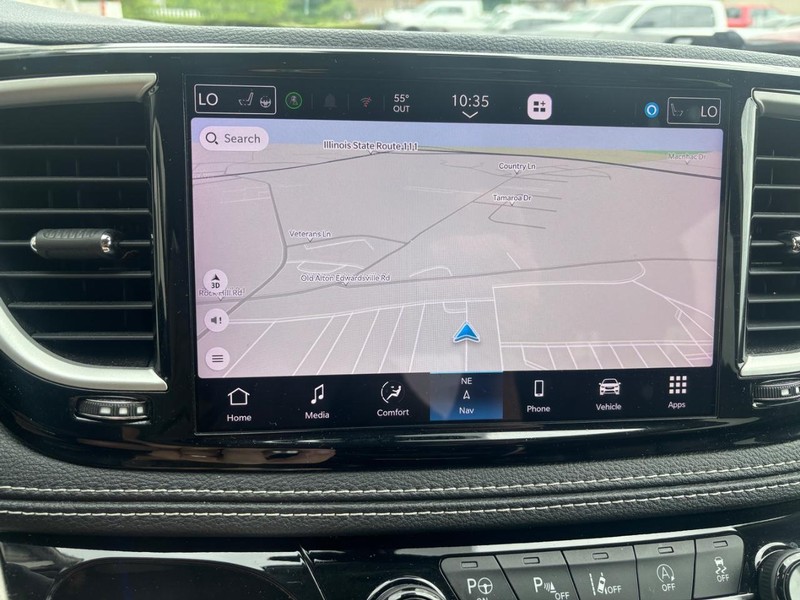 Chrysler Pacifica Vehicle Full-screen Gallery Image 19