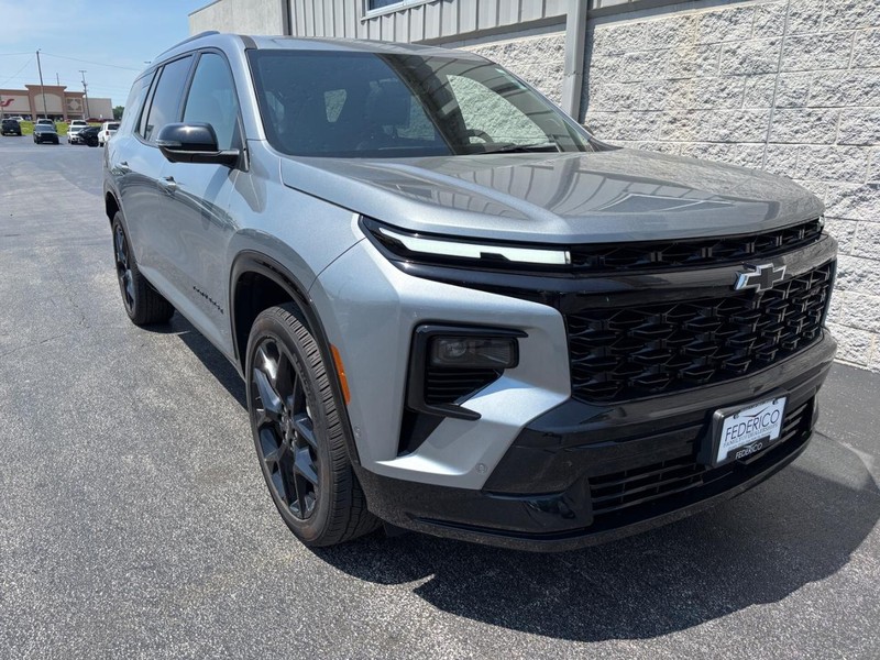 Chevrolet Traverse Vehicle Full-screen Gallery Image 02