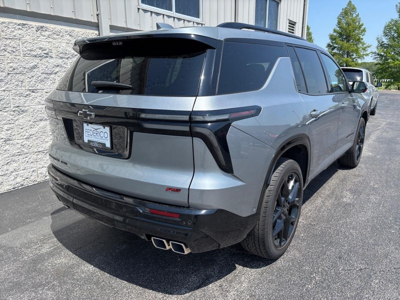 Chevrolet Traverse Vehicle Full-screen Gallery Image 03