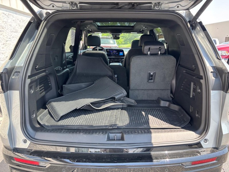 Chevrolet Traverse Vehicle Full-screen Gallery Image 06