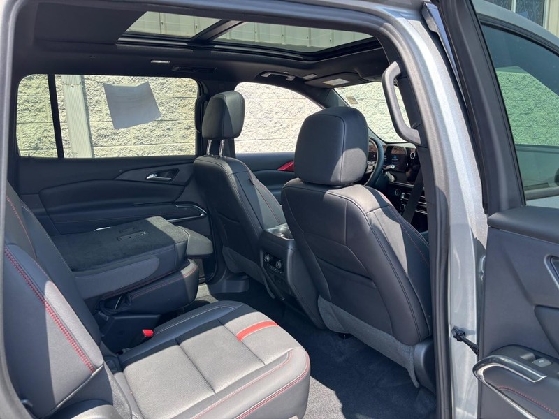 Chevrolet Traverse Vehicle Full-screen Gallery Image 09