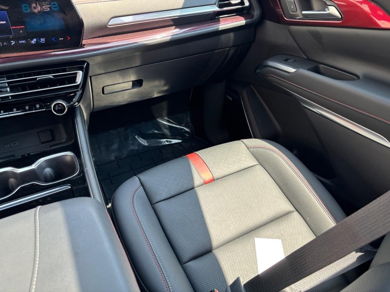 Chevrolet Traverse Vehicle Full-screen Gallery Image 13